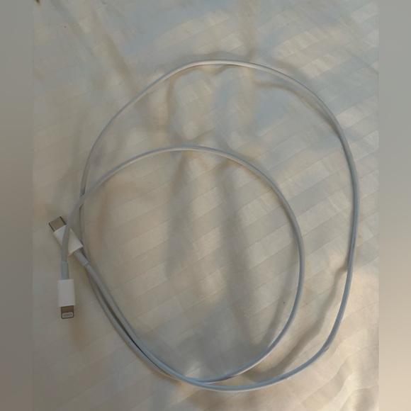 Apple charger lightning to usb c - Picture 2 of 2